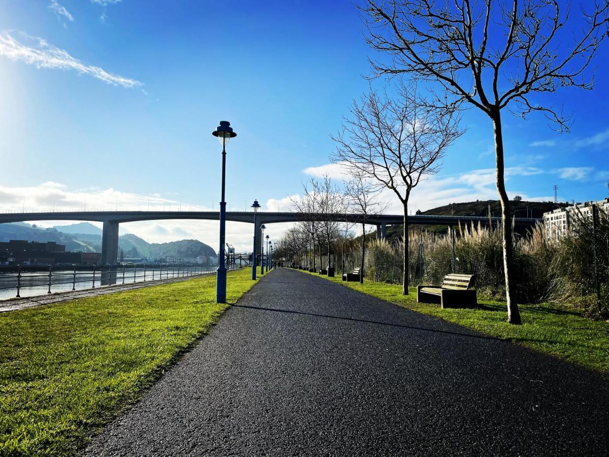 Gran Bilbao XI With Parking By Aston Rentals Barakaldo Exteriör bild