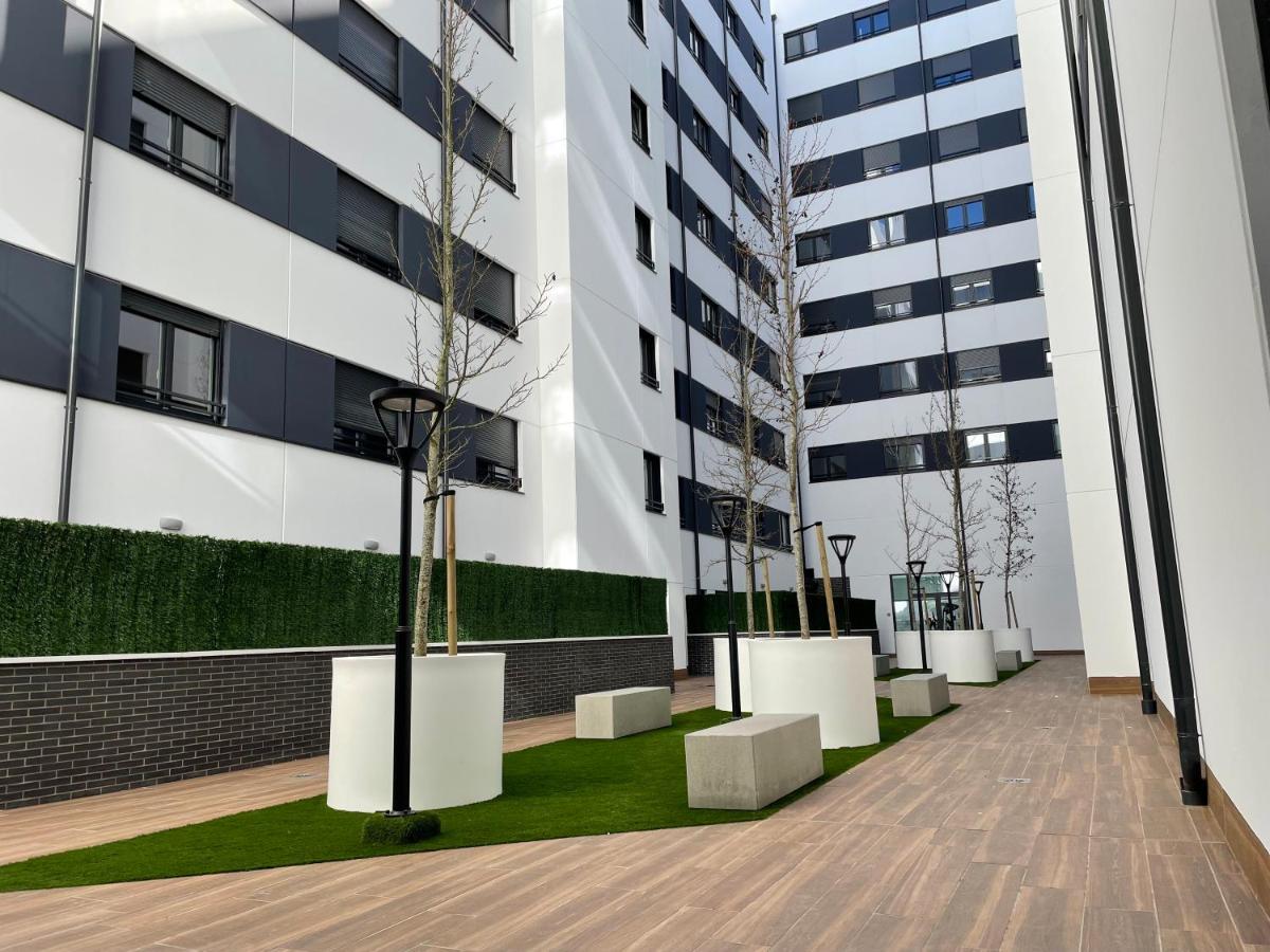 Gran Bilbao XI With Parking By Aston Rentals Barakaldo Exteriör bild